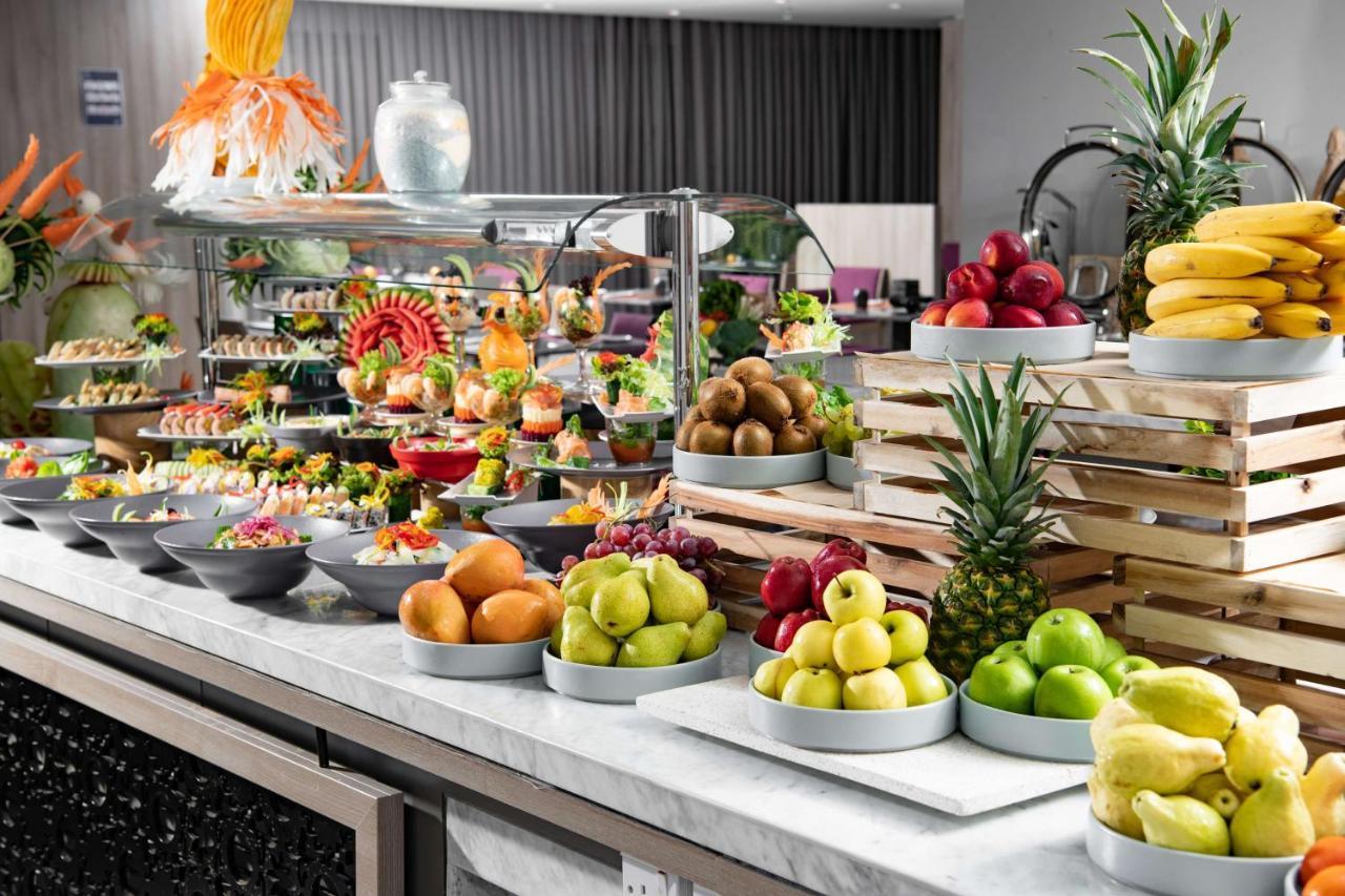 Park Inn By Radisson Makkah Aziziyah Mekka Exteriér fotografie A buffet at a luxury hotel