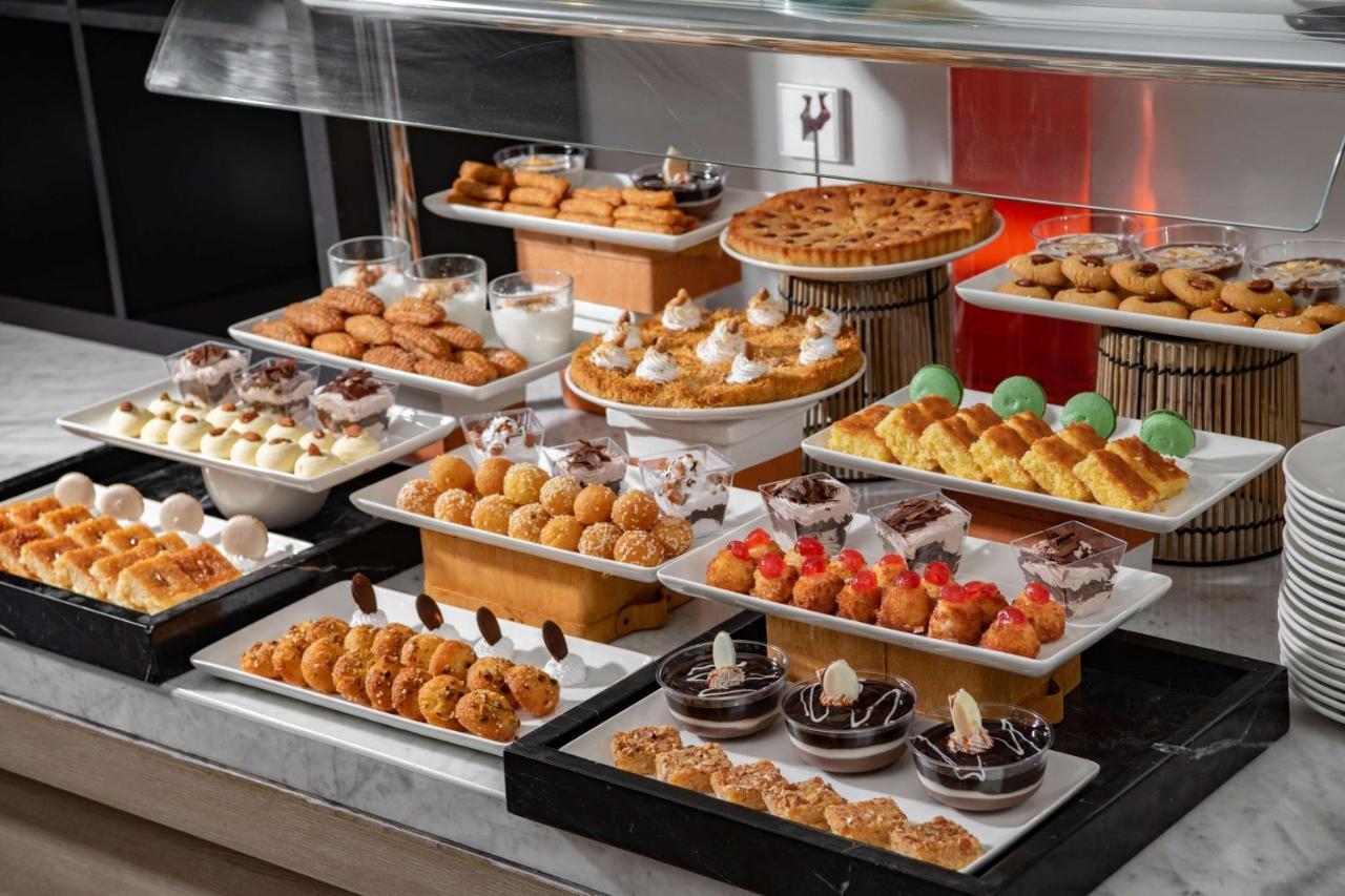 Park Inn By Radisson Makkah Aziziyah Mekka Exteriér fotografie A buffet at a luxury hotel