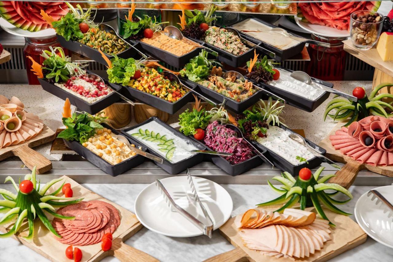 Park Inn By Radisson Makkah Aziziyah Mekka Exteriér fotografie A buffet breakfast