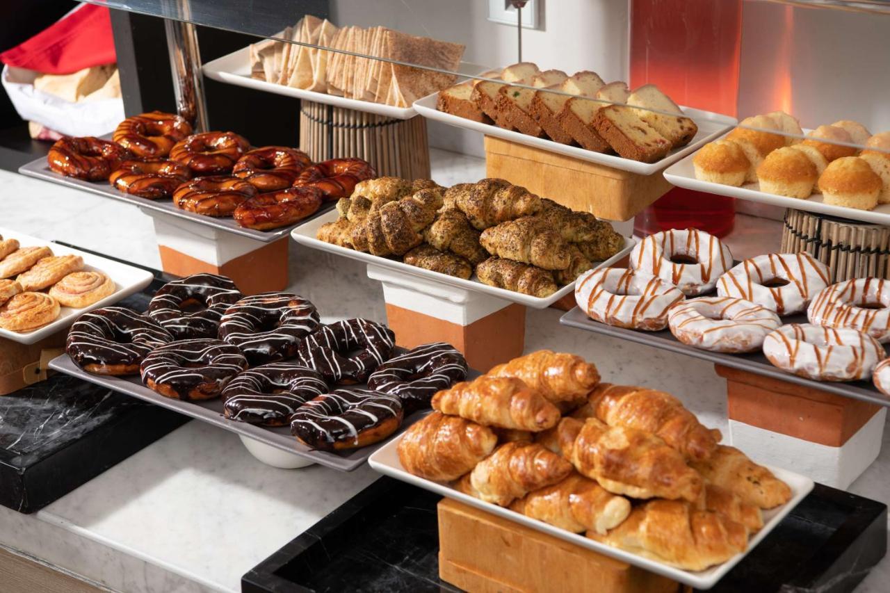 Park Inn By Radisson Makkah Aziziyah Mekka Exteriér fotografie Various types of pastry