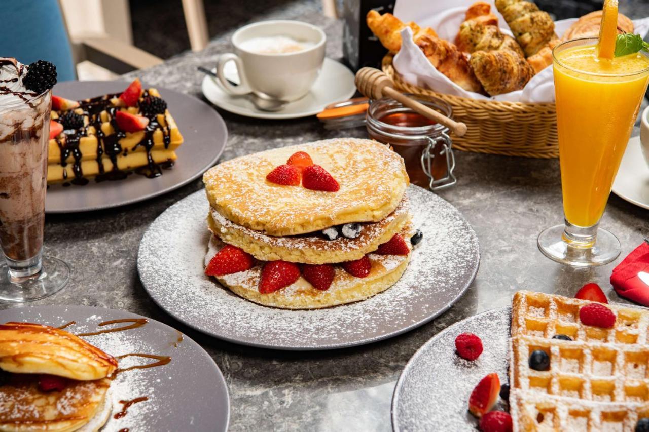 Park Inn By Radisson Makkah Aziziyah Mekka Exteriér fotografie Belgian waffles