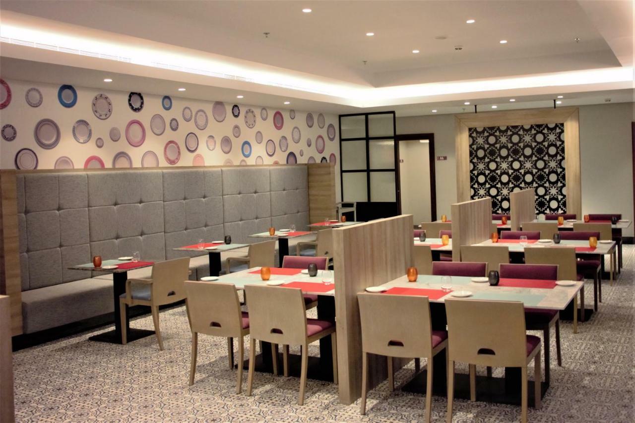 Park Inn By Radisson Makkah Aziziyah Mekka Exteriér fotografie The restaurant's interior